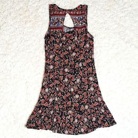 Xhileration Floral/Paisley Patterned Ruffle Trim Sleevless Dress - Picture 5 of 9